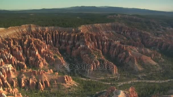 Letecký snímek národního parku bryce canyon široký záběr — Stock video