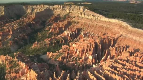 Letecký snímek národního parku bryce canyon široký záběr — Stock video