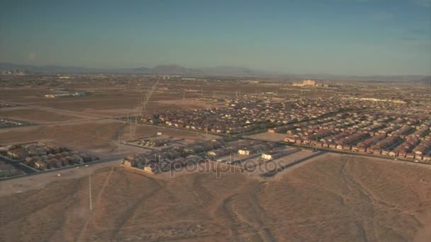 Luchtfoto van las vegas wildgroei overdag — Stockvideo