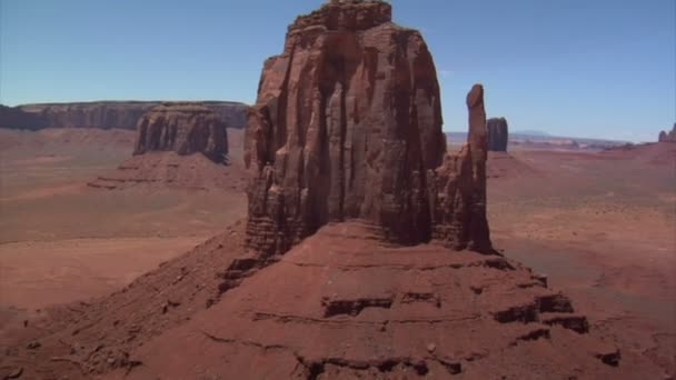 Aerial shot of monument valley mittens — Stock Video