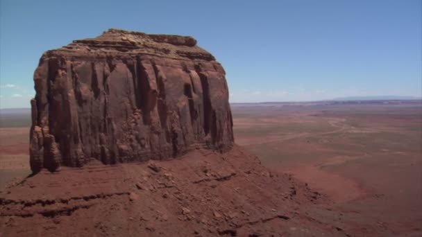 Antenn skott av monument valley vantar — Stockvideo