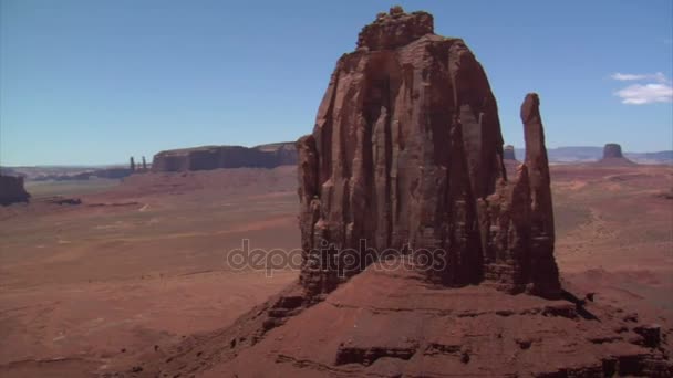 Aerial shot of monument valley mittens — Stock Video