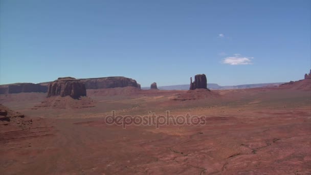 Aerial shot of monument valley mittens — Stock Video