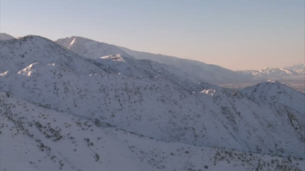 Aerial shot of snowy ridge and salt lake valley — Stock Video