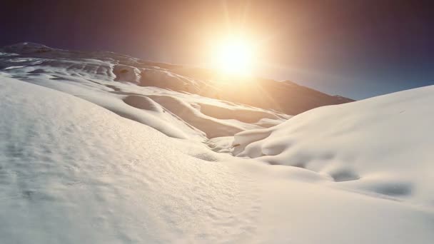 Vista aérea de nieve montañas nieve invierno paisaje — Vídeos de Stock