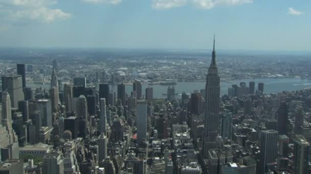 NYC gökdelenler ve hudson Nehri — Stok video