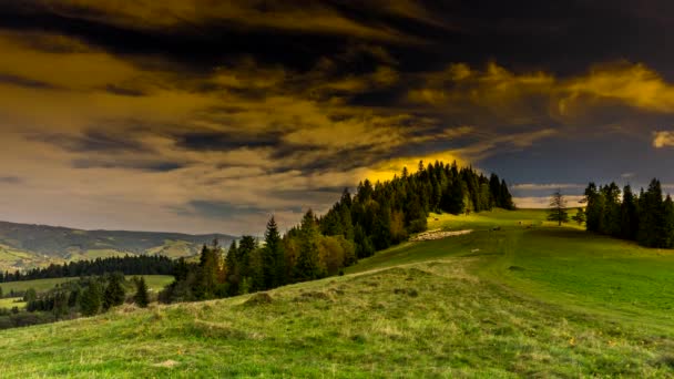 Nuvens sobre montanhas de Pieniny . — Vídeo de Stock