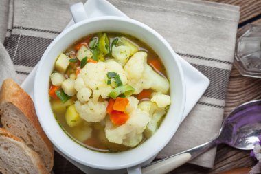 taze ev yapımı sebze çorbası.