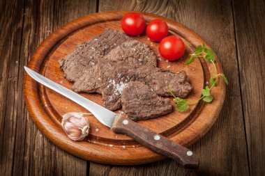 Kızarmış sığır eti dilim.