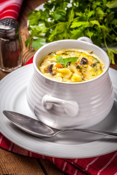 Zuppa di funghi con farfalline . Immagini Stock Royalty Free