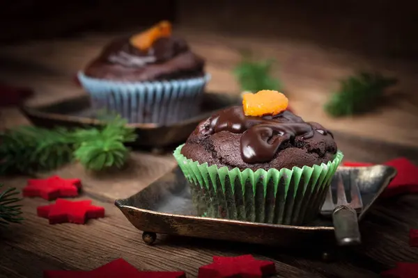 Muffin al cioccolato appena sfornati . — Foto Stock