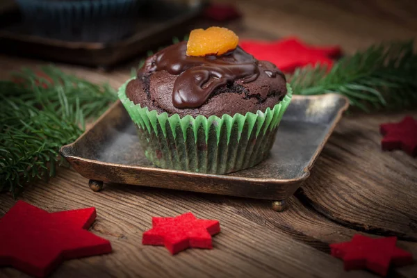 Muffin al cioccolato appena sfornati . — Foto Stock