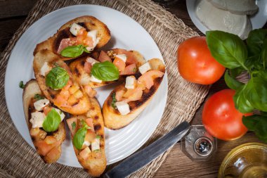 Lezzetli ev yapımı bruschetta.