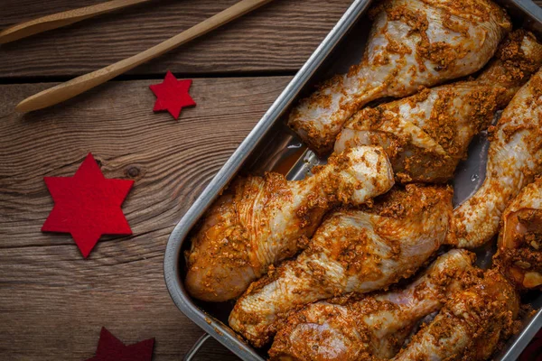 Marinated chicken drumsticks ready for baking. — Stock Photo, Image