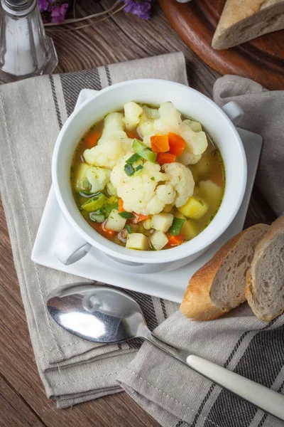 Zuppa di verdure fresca fatta in casa . — Foto Stock