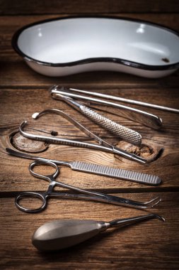 eski tıbbi aletler.