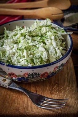 lahana ve dere otu salatası.