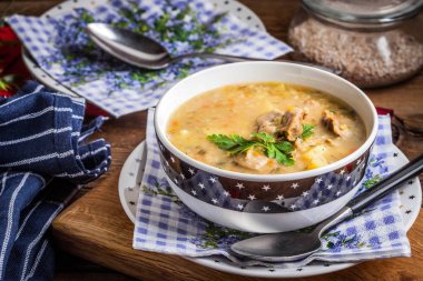 Taşlıklar arpa ve tavuk çorbası.