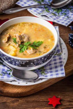 Taşlıklar arpa ve tavuk çorbası.