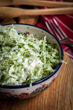 lahana ve dere otu salatası.