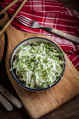 lahana ve dere otu salatası.