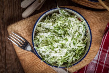 lahana ve dere otu salatası.