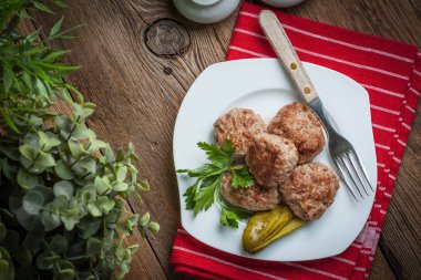 köfte maydanoz ile.