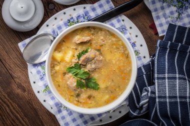 Taşlıklar arpa ve tavuk çorbası.