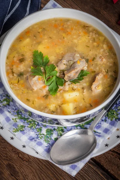 Soppa med korn och kyckling krås. — Stockfoto
