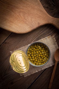 yeşil bir kutu peas.