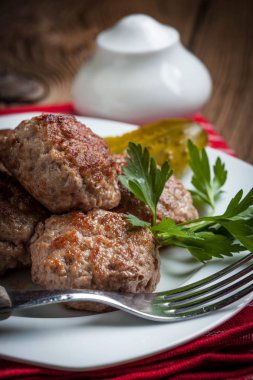 köfte maydanoz ile.