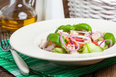 taze Akdeniz salatası.