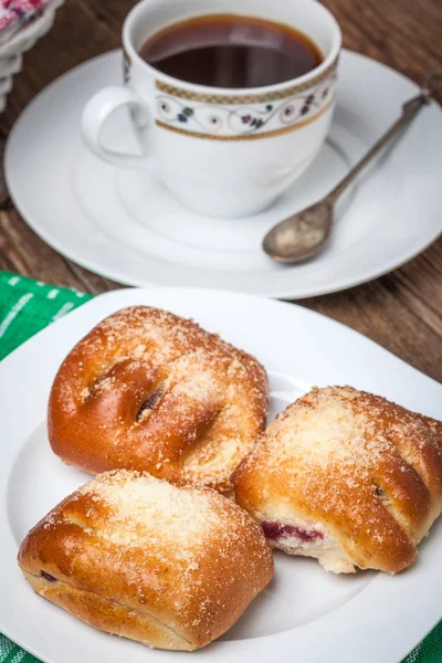 Buns with berries on a wooden table. — Stock Photo, Image