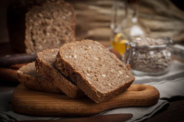 Ψωμί ολικής αλέσεως με ηλιόσπορους. — Φωτογραφία Αρχείου