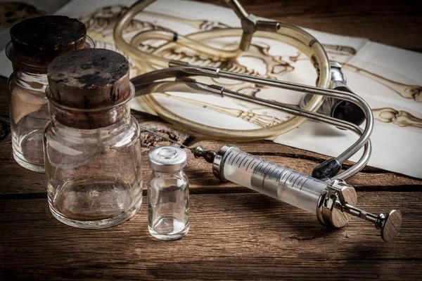 Gamla medicinska instrument. — Stockfoto