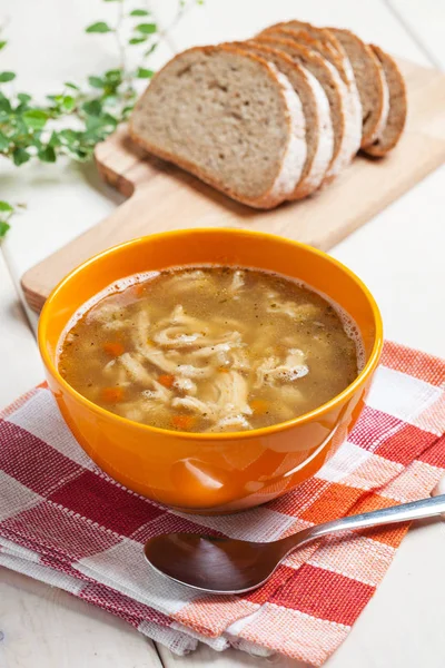 Zuppa tradizionale di trippa lucida con verdure . — Foto Stock