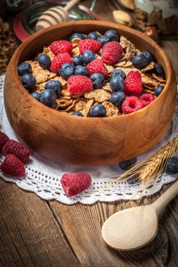 Süt ve meyve lezzetli breakfast.