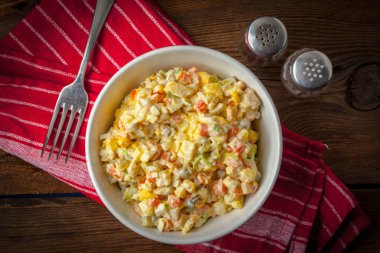 Rus geleneksel salatası.