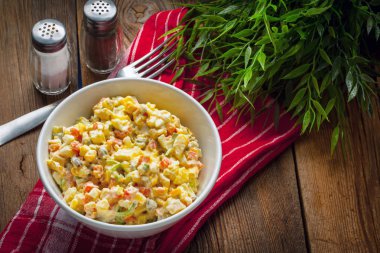 Rus geleneksel salatası.