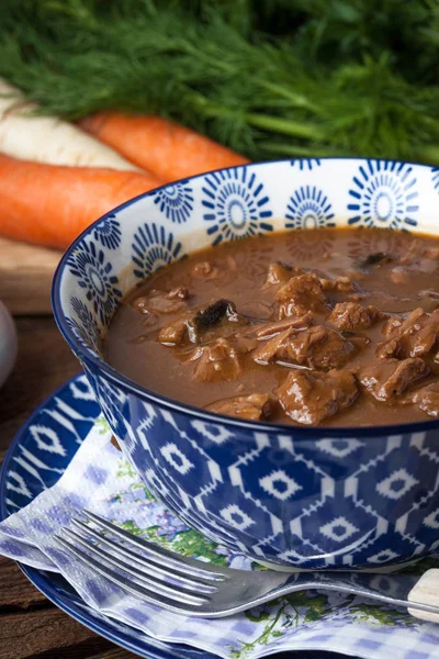 Sopa de gulash con cerdo y champiñones . — Foto de Stock