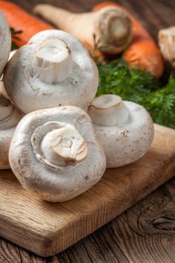 Champignon mantar ahşap kesme tahtası