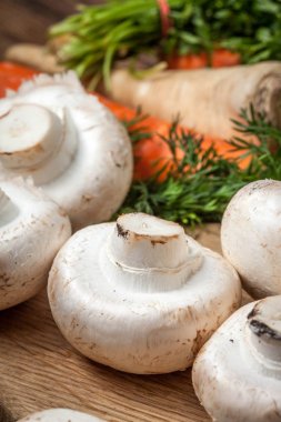 Champignon mantar ahşap kesme tahtası