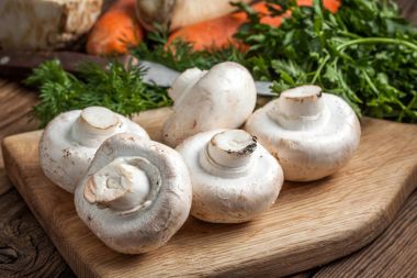 Champignon mantar ahşap kesme tahtası