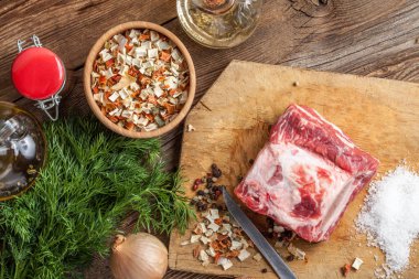 Kemik ile ham döş.