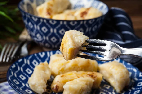 Gnocchi pigri con cannella e zucchero . — Foto Stock