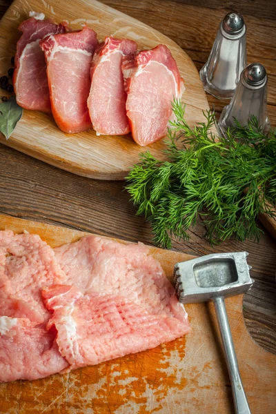 Slices of raw pork. — Stock Photo, Image