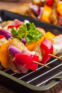 Ham sığır eti şiş ızgara için hazır