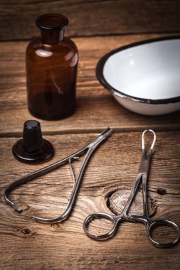 eski tıbbi aletler.