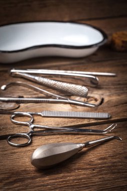 eski tıbbi aletler.