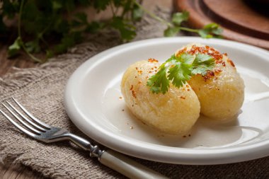 Patates köfte kıyma ile doldurulmuş.